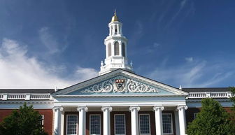 1636年美国第一所大学-哈佛大学是1636年建成的但是美国独立比这晚了一百多年为