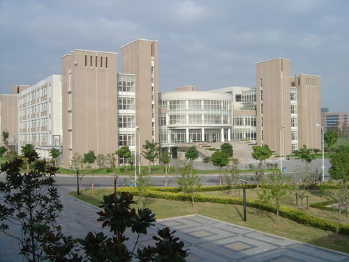 上海工程技术大学设计学院-圣安德鲁学院St.Andrew