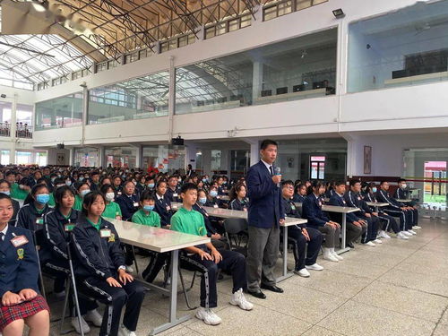 上海鸿文国际学校校服图片-沪上知名国际学校校服介绍